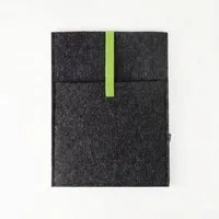 matilda k manufaktur matilda k. manufaktur Minimalistische Laptophülle aus Wollfilz 'max' mit Einsteckfach | für MacBook |Air| Pro 13|14|15|16 Zoll, Anthrazit-hellgrün, – Produktbild 1 von 1