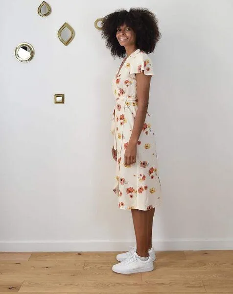 Aatise Aatise Wickelkleid Zargot Midi-Länge mit Schmetterlingsärmel, Weiß, – Produktbild 4 von 4