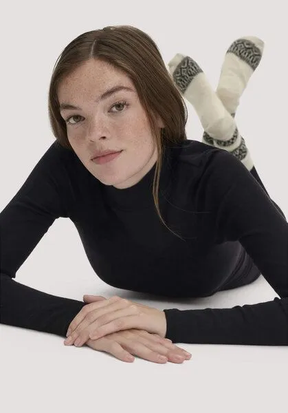 hessnatur hessnatur Rollkragen-Longsleeve Fitted aus Schurwolle und Seide, Schwarz, – Produktbild 2 von 4