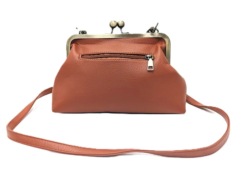 Mera Vellon Umhängetasche Damen Handtasche Novela, Umhängetasche aus veganem Leder und mit Clipverschluss, Braun, – Produktbild 4 von 5