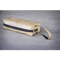 BY COPALA BY COPALA Kosmetik-Tasche / Federmappe aus recycelten Blättern, mit Riemen, Etui handmade und vegan (Natur) – Produktbild 1 von 1