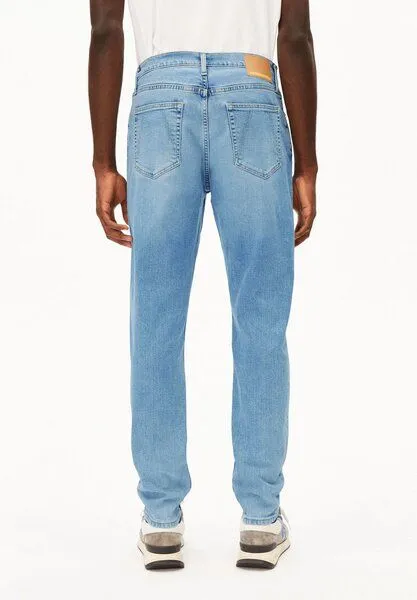 ARMEDANGELS ARMEDANGELS AARJO TARPA Herren Tapered Jeans recycelter Baumwoll Mix Comfort Stretch, Cloud, – Produktbild 2 von 3