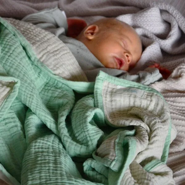 Yolunda Yolunda Musselin Babydecke Bio-Baumwolle in 5 Farbkombinationen zum Wenden, Pastellgrün/birkenweiß, – Produktbild 2 von 2