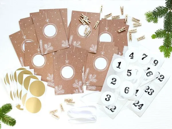 renna deluxe renna deluxe RUBBEL Adventskalender, DIY zum Rubbeln, GOLD, Bastelset 97 Teile | Gutschein-Kalender im Kraftpapier Look – Produktbild 2 von 3