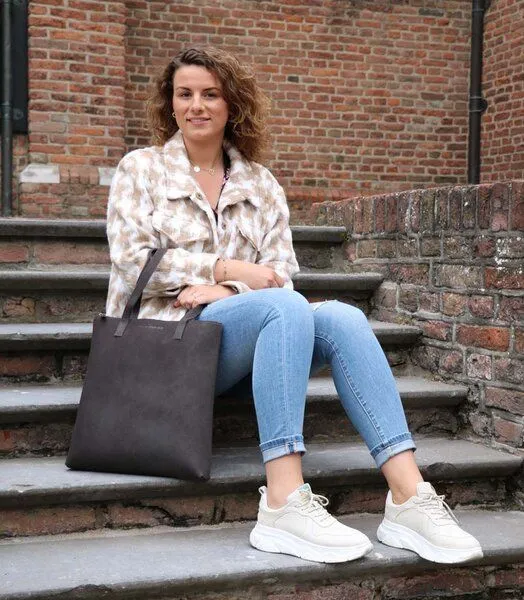 MoreThanHip MoreThanHip Shopper Tasche aus mattem Öko-Leder - Livia, Dunkel graubraun, – Produktbild 2 von 4
