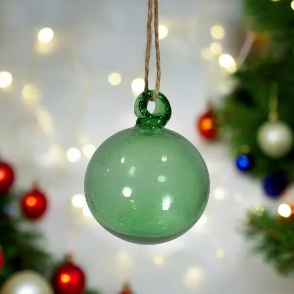 Moogoo Creative Africa Moogoo Creative Africa Mundgeblasene Weihnachtskugel | Green | handgemacht in Palästina | Fair Trade for Peace – Produktbild 1 von 2