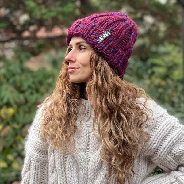 PANAPUFA PANAPUFA Handgestrickte Chunky Beanie – 90 % Merinowolle, 10 % Seide, Rot braun, – Produktbild 4 von 4