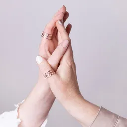 ALEXASCHA ALEXASCHA Mutter Tochter Ringset | 2 minimalistische Edelstahlringe | Ideal als Geschenk für Mutter, Tochter & Schwester – Produktbild 1 von 1