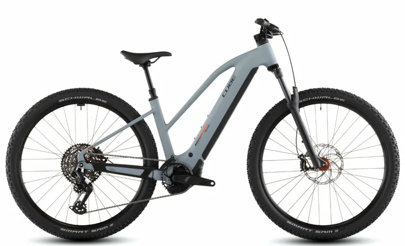 Cube Cube Reaction Hybrid Race 800 Grau Modell 2026 – Produktbild 1 von 3