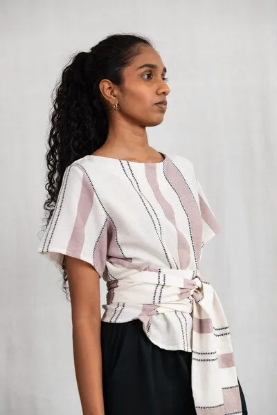 Jyoti - Fair Works Jyoti - Fair Works Baumwoll Wickelshirt Amaranth Webmuster Altrosa – Produktbild 3 von 4