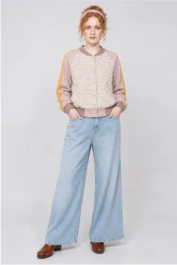 ein garten Studios ein garten Studios College Jacke aus Baumwollbouclé & TENCEL – soft, sportlich, bewusst – Produktbild 1 von 1