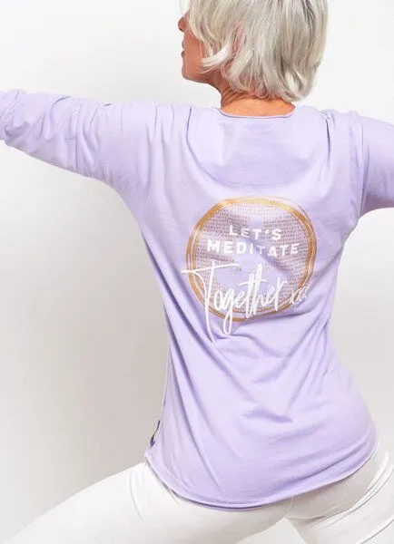 SPARKLES OF LIGHT SPARKLES OF LIGHT Yoga Shirt | LET'S MEDITATE TOGETHER, Lila, – Produktbild 3 von 3