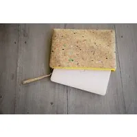 BY COPALA BY COPALA 13–14 Zoll nachhaltige vegane Laptoptasche aus Kork, MacBook Hülle - Farbakzenten mit gelber Zipper – Produktbild 1 von 1