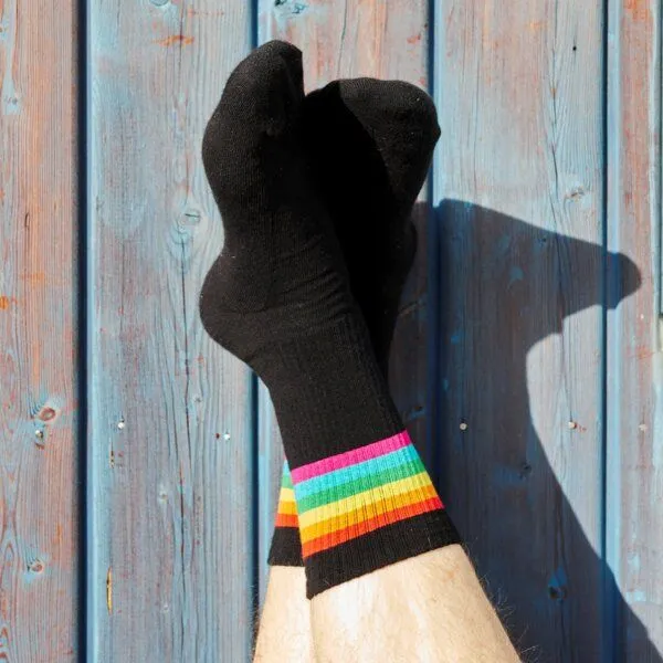 roots of compassion roots of compassion Pride Socken schwarz - Pride-Fahne, Regenbogenfahne – Produktbild 2 von 2