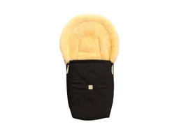Kaiser Naturfellprodukte Kaiser Naturfellprodukte Lammfell Fußsack "EMMY" schwarz ca. 80 x 37 cm – Produktbild 1 von 1