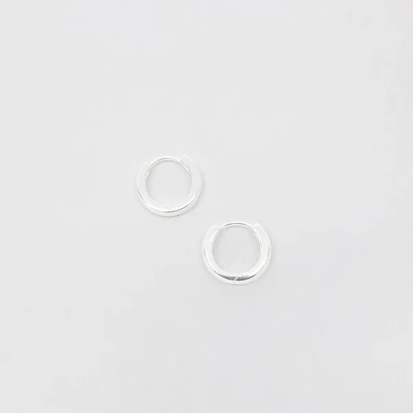 fejn jewelry fejn jewelry Creole 'satin huggie', Silber, – Produktbild 1 von 2