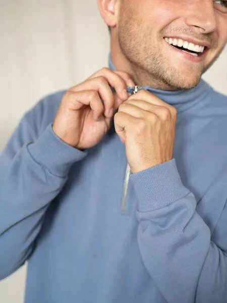 FUXBAU FUXBAU Männer fux Half Zip Sweater, Hellblau, – Produktbild 4 von 4