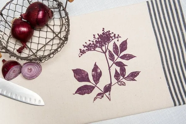 Hirschkind Hirschkind Bio- & Fair-Trade-Geschirrtuch 'Holunder', Natur, – Produktbild 2 von 3