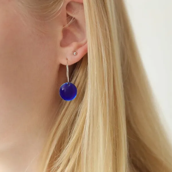 BELLYBIRD Jewellery BELLYBIRD Jewellery Ohrringe - emailliertes Plättchen, Anhänger aus Silber mit Emaille, Royal blau, – Produktbild 2 von 7