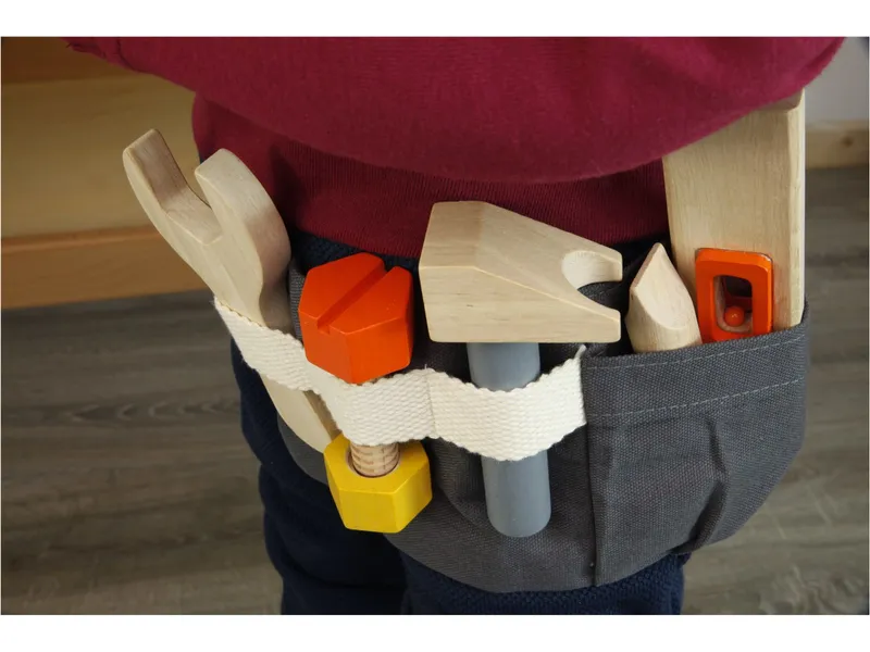 PlanToys PlanToys Kinder Werkzeuggürtel mit Zubehör aus Kautschukholz Maße 23 x 12,5 cm, Mehrfarbig, – Produktbild 3 von 4