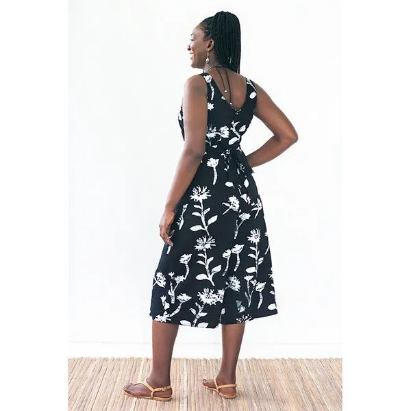 Global Mamas Global Mamas Bio Jumpsuit - Pathways, Wildflower (schwarz), – Produktbild 3 von 4