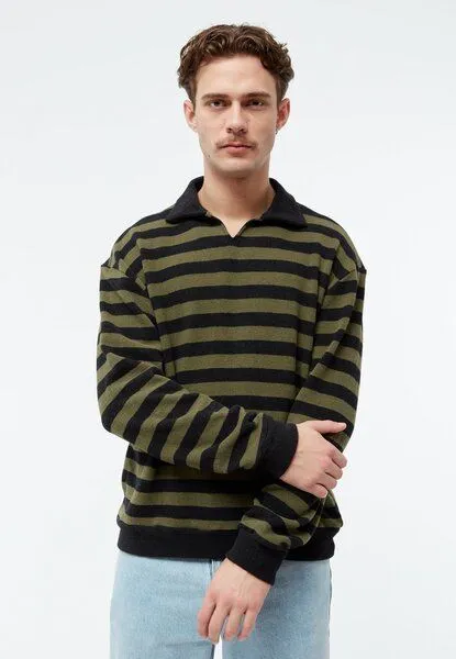 Givn Berlin Givn Berlin Gestreifter Sweater GBBELA aus recycelter Baumwolle mit Kragen, Dark grey / khaki, – Produktbild 2 von 4