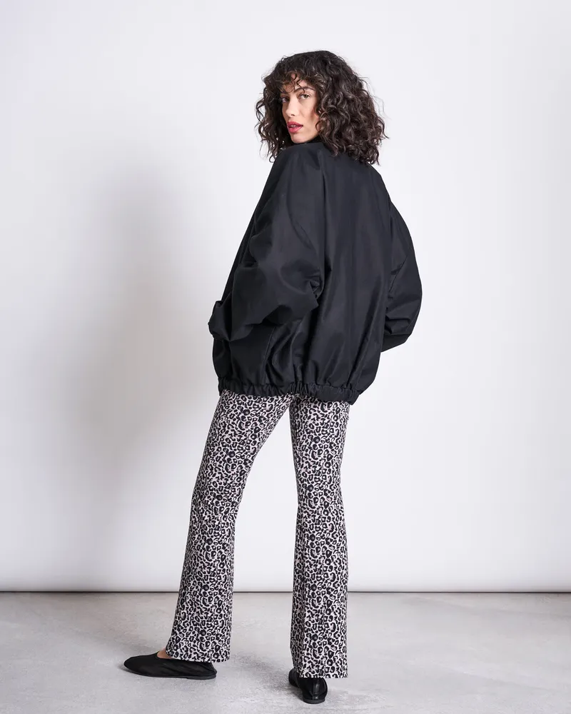 JAN N JUNE JAN 'N JUNE Damen vegan Flared Leggings Leo Druck, Schwarz, – Produktbild 1 von 2