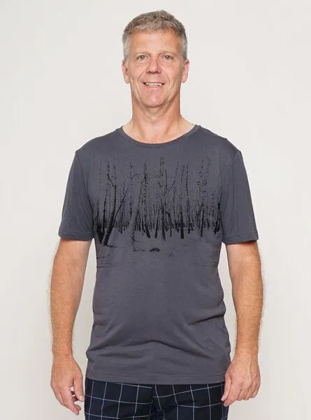 Peaces.bio - handbedruckte Biomode Peaces.bio - handbedruckte Biomode Lieber Wieder Shirt Herren Woodland, Graphitgrau, – Produktbild 2 von 3