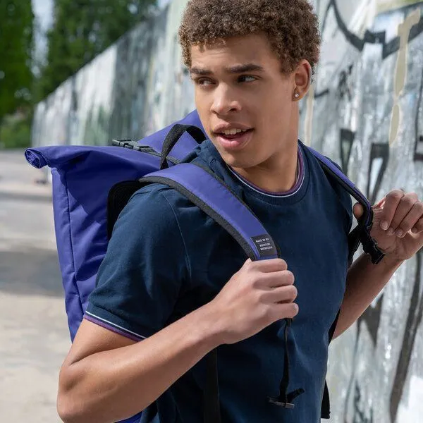 BOJE11 BOJE11 Rucksack aus alten Fischernetzen und recyceltem Plastik, Navy (blau), – Produktbild 3 von 6