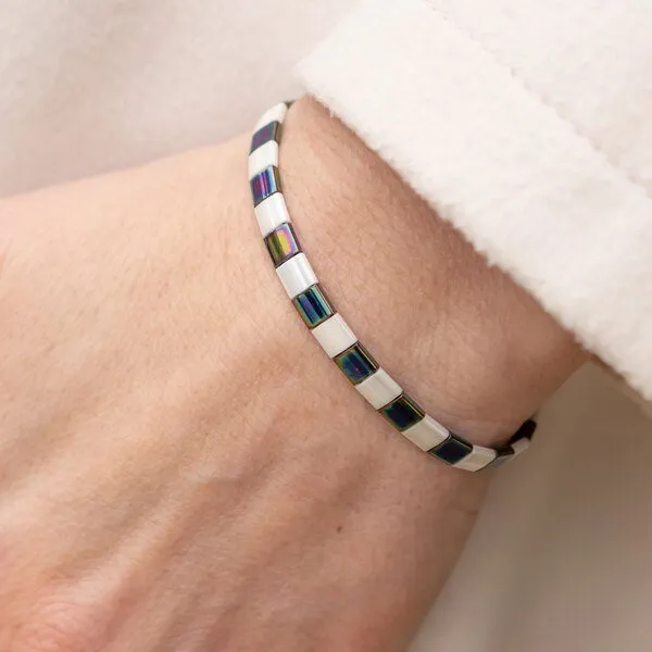 juni juni Tila Armband Blue Iris mit verstellbarer Schiebeperle aus recyceltem Gold – Produktbild 2 von 2
