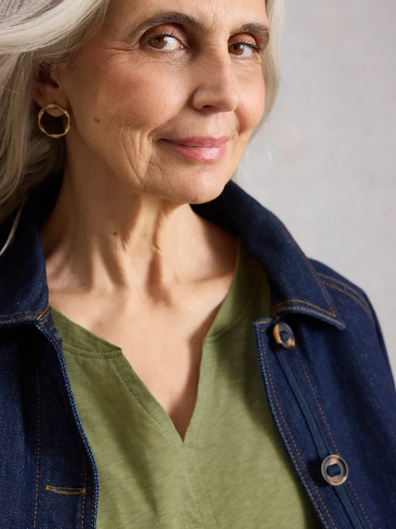 White Stuff T-Shirt Nelly mit Keilausschnitt - 42, Leuchtend grün, – Produktbild 3 von 4