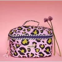 KIKOONI KIKOONI handgefertigte Kosmetiktasche "BIG BEAUTY", Oh leo cosmic lilac, – Produktbild 1 von 1