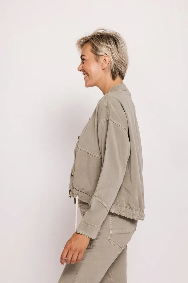 Zhrill Kurzjacke ZHCALISTA moderner Look, aus Baumwolle und Lyocell, Loose Fit, mit Stehkragen, Grün, – Produktbild 3 von 3