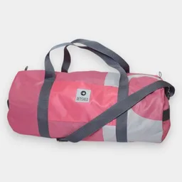 REFISHED fair fashion REFISHED fair fashion Tasche 'SPORTY BAG' - upcycelte Fahnen – Produktbild 1 von 1
