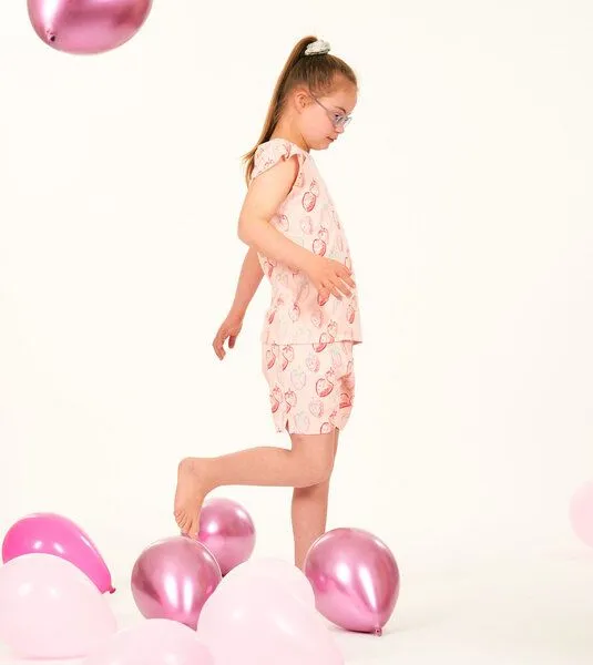 Sense Organics & friends in cooperation with GARY MASH Sense Organics & friends in cooperation with GARY MASH Kurzer Kinder Pyjama aus Biobaumwolle, Erdbeeren (rosa), – Produktbild 3 von 4