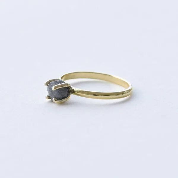 Eppi Eppi Goldener Ring mit Rohdiamant in dunkelgrau Leah, Weiss, – Produktbild 3 von 4