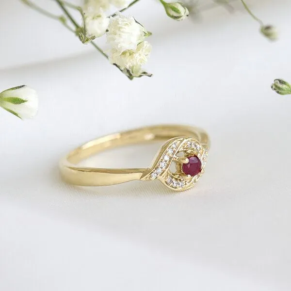 Eppi Eppi Verlobungsring mit Rubin und Diamanten Nurisa, Rosa, – Produktbild 2 von 4