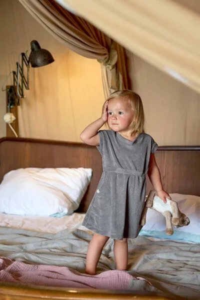 Lässig Lässiges Frottee Kleid Kleinkinder, Rostrot, – Produktbild 2 von 3