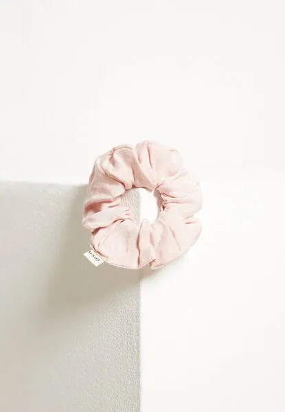 Givn Berlin Givn Berlin Scrunchie aus TENCEL GBSina, Powder pink (tencel), – Produktbild 3 von 3