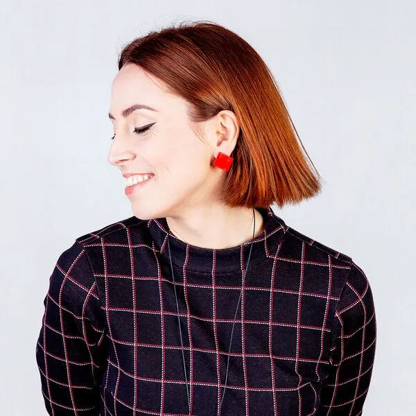 ALEXASCHA ALEXASCHA Auffällige Statement Ohrclips aus Glas | PUREFORM, Kirschrot, – Produktbild 1 von 4