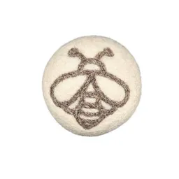 Wooliie Wooliie Handgefertigter Ball aus 100 % naturbelassener Schurwolle – Bee – Produktbild 1 von 1
