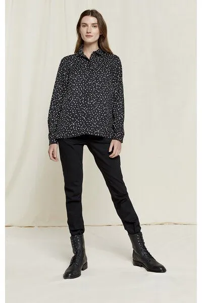 People Tree People Tree Schwarze Bluse mit Blätterdruck - Catherine – Produktbild 3 von 4