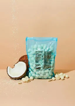 KoRo Mandeln in weißer Schokolade mit Kokosnuss 1 kg – Produktbild 1 von 1
