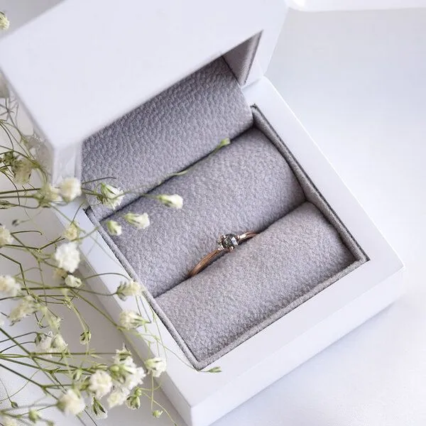 Eppi Eppi Zarter Ring mit Salt and Pepper Diamant Adnan, Rosa, – Produktbild 4 von 4