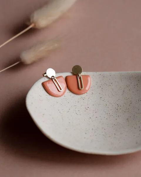 lille mus lille mus Ohrstecker 'Halbkreis Oval' aus Porzellan und 925 Silber, Orange, – Produktbild 1 von 6