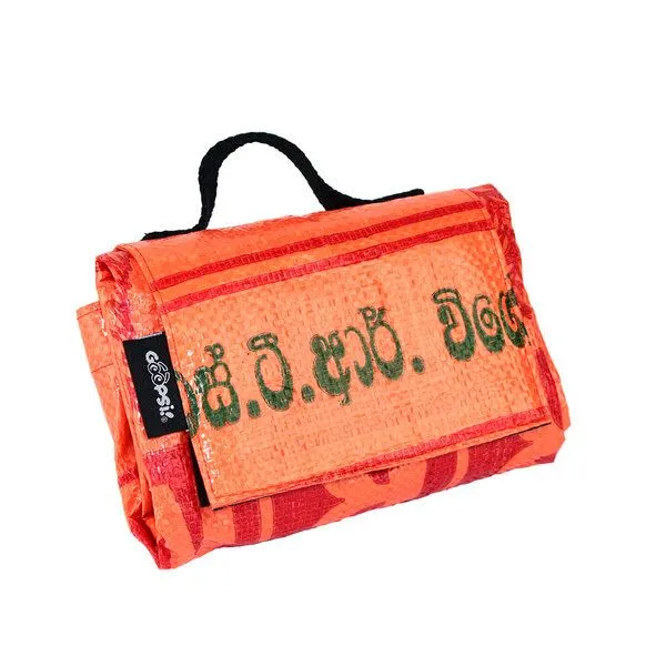 GOOPSI GOOPSI Faltbare Outdoordecke aus Reissack – Kinderdecke, Picknickdecke, Hundedecke - Fairtrade, Orange, – Produktbild 1 von 4