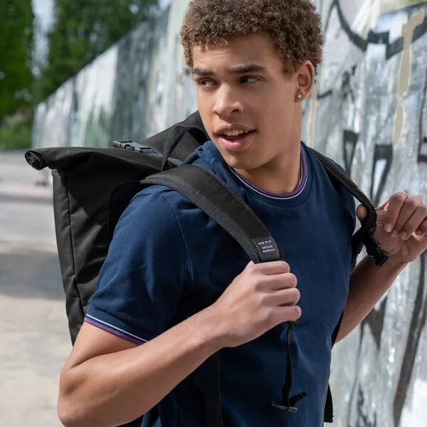BOJE11 BOJE11 Rucksack aus alten Fischernetzen und recyceltem Plastik, Black (schwarz), – Produktbild 2 von 7