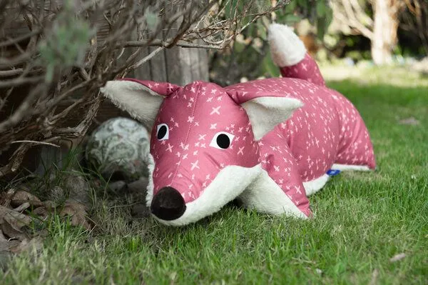 Flosinn Flosinn Kuschelkissen Fuchs Rot als Reisekissen mit Teddyplüsch aus Baumwolle – Produktbild 3 von 4