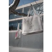noemvri fashion label noemvri fashion label noëmvri x lina danitz Tote Bag, Schwarz-beige, – Produktbild 1 von 1
