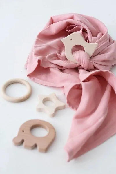 NoniKids Berlin NoniKids Berlin Schnuffeltuch Musselin Holz Greifling 10 Farben Bio Baumwolle, Pink, – Produktbild 2 von 4